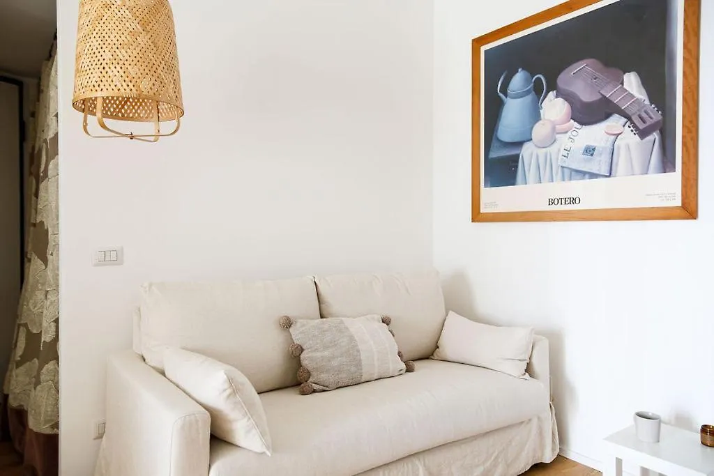 The Best Rent - Cozy One-Bedroom Apartment In Porta Romana Area Milán 0*,  Itálie