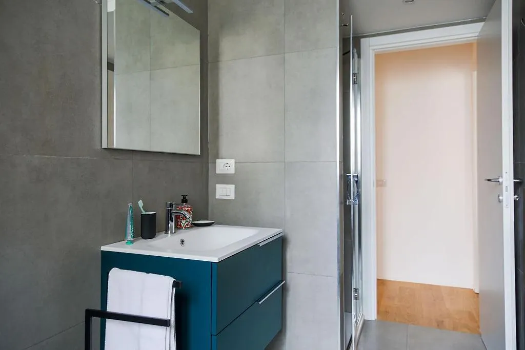 The Best Rent - Cozy One-Bedroom Apartment In Porta Romana Area Milán 0*,  Itálie